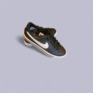 Nike Court Legacy Size Youth 3.5 NWT